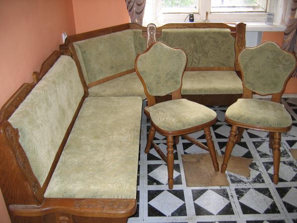 Отреставрированные диван и стулья